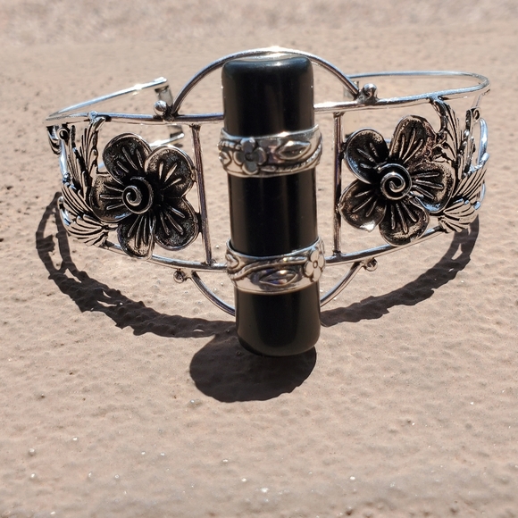 New Cylinder Shaped Black Onyx Silver Bracelet. - Picture 11 of 16